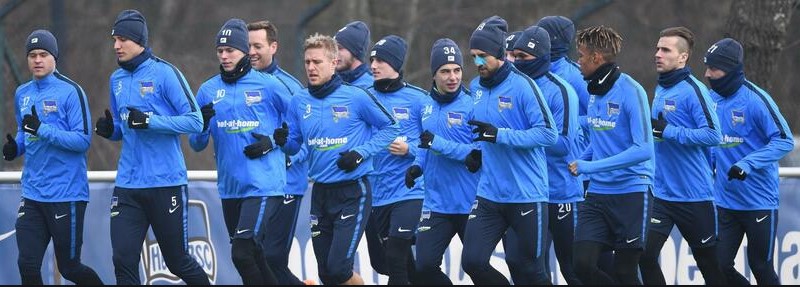 Die Mannschaft des Hertha BSC bei der Cardio-Routine